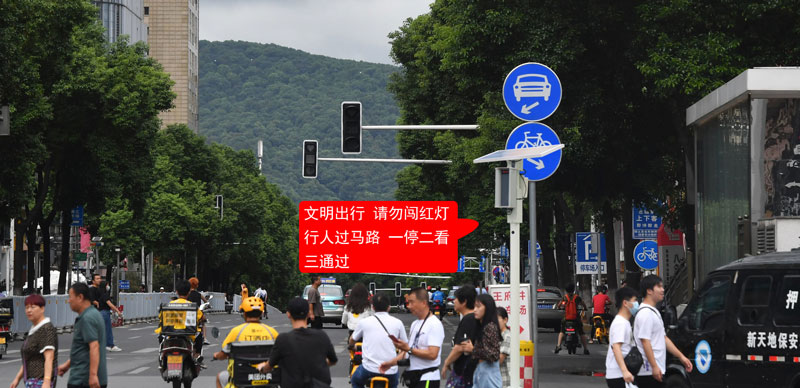 【紅綠燈安全語(yǔ)音提示器】文明安全出行全靠它！